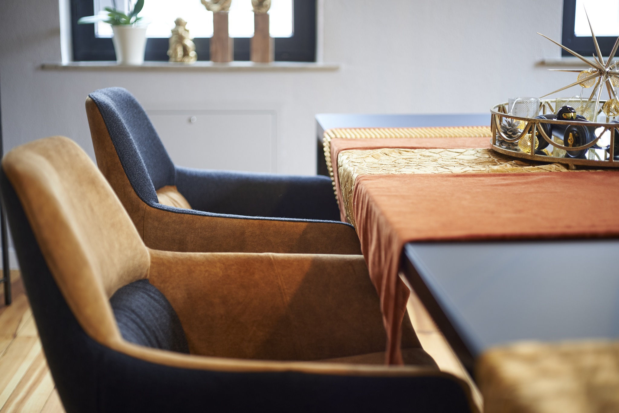 Zweifarbige Stuhl-Gestaltung