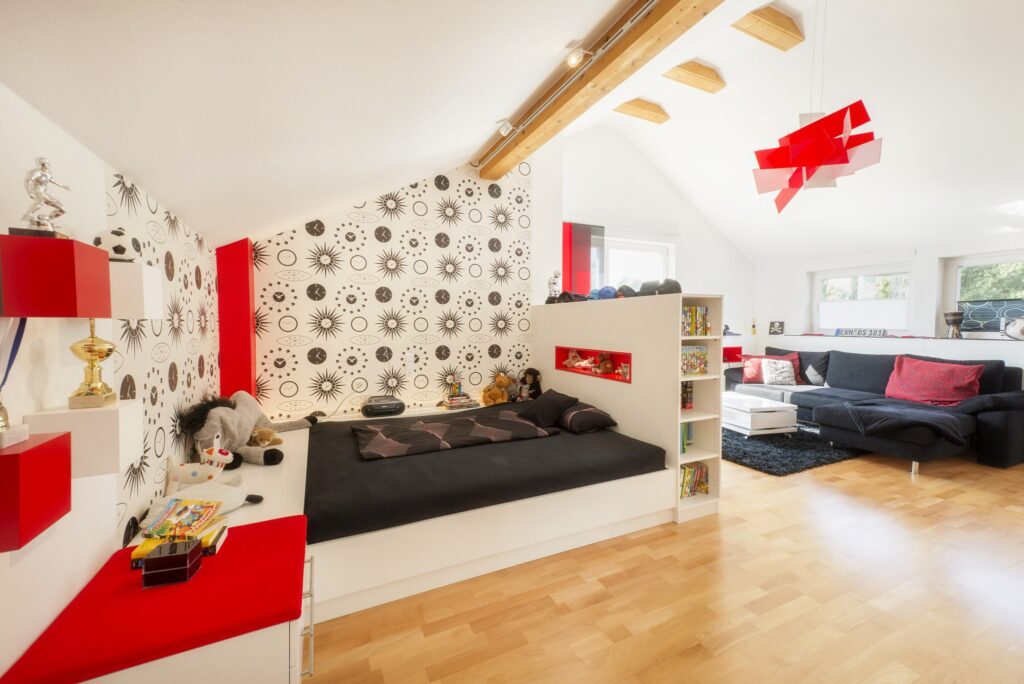 Raumteiler im Jugendzimmer mit Stauraum