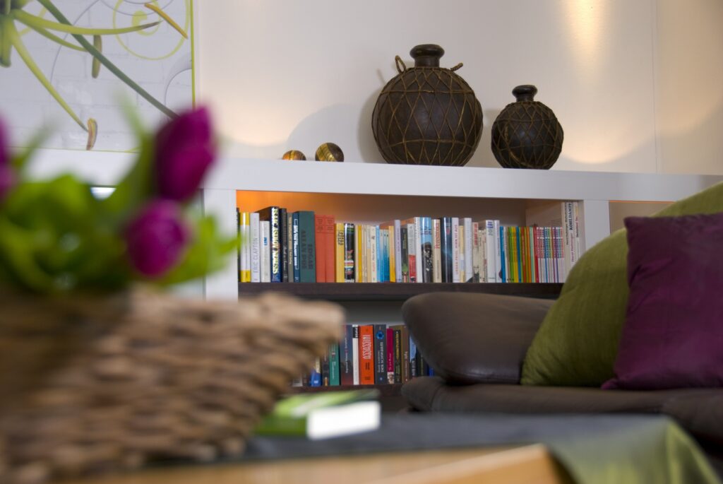 Wohnzimmerschrank mit Bücherregal